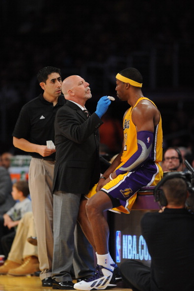 意甲半场：杜维卡斯建功，科莫暂1-0萨索洛（半场战报：杜维卡斯破门，科莫暂以1-0领先萨索洛）