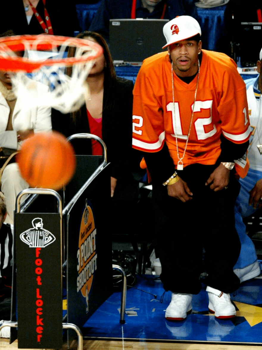 每体：法兰克福球迷有1000人无门票想混进场，被安保当时驱离（每体：约千名法兰克福无票球迷欲闯入球场，遭安保现场驱散）