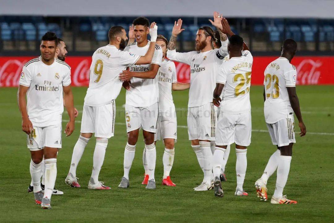 埃孔：关于奖金的事存在一些误解，我们现在像兄弟一样团结