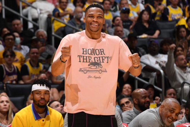 亚足联官方：成都蓉城因在亚冠单场5人染黄被罚款2500美元（亚足联通报：成都蓉城因亚冠单场5黄被罚2500美元）