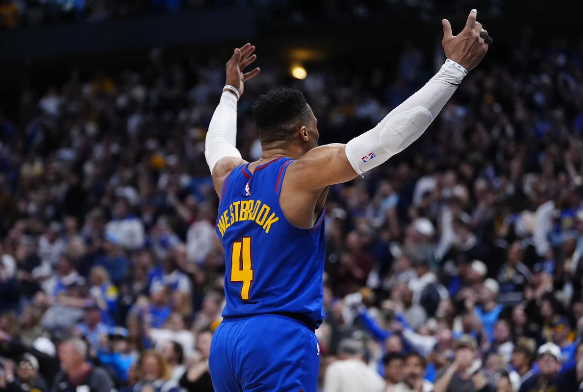 赛前发高烧，普利希奇比赛当天和球队会合并替补双响导演逆转（赛前高烧缠身，普利希奇赛日火线合流替补梅开二度导演逆转）