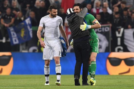 官方：马特拉齐、卡伦布等将担任世预赛附加赛抽签嘉宾