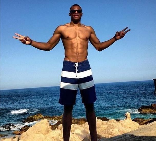 戈登：比赛尾声被勒沃库森扳平，真的让人很难接受（戈登：终场前遭勒沃库森追平，令人难以接受）