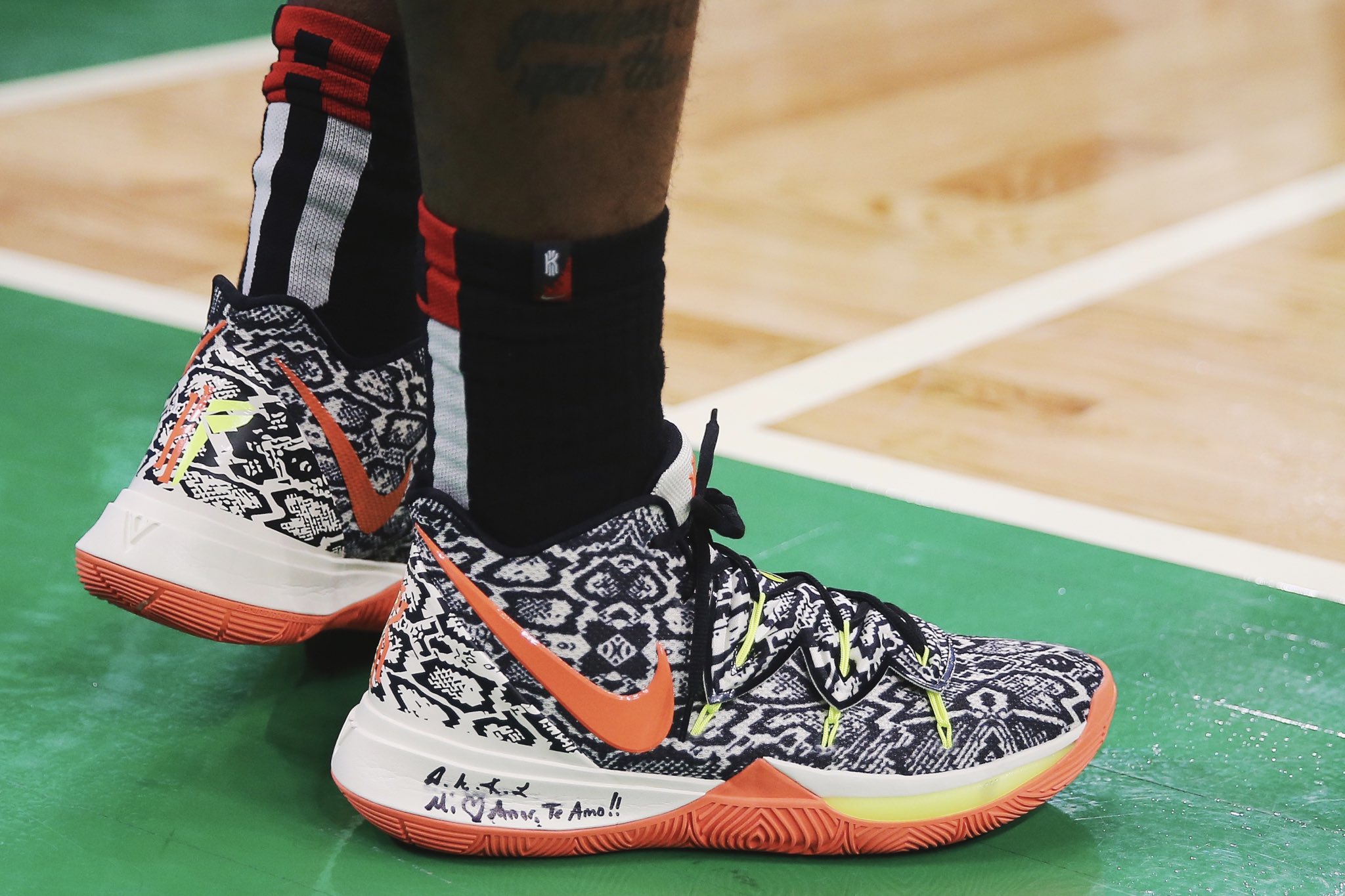 曼联门将高接低挡险救球队（曼联门将多次神扑力挽狂澜）