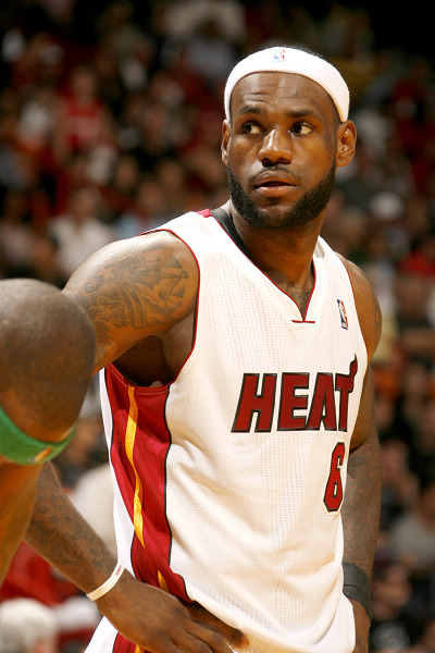 欧洲杯裁判安排引争议，焦点战主裁遭质疑（欧洲杯裁判指派惹争议，重磅对决主哨备受质疑）